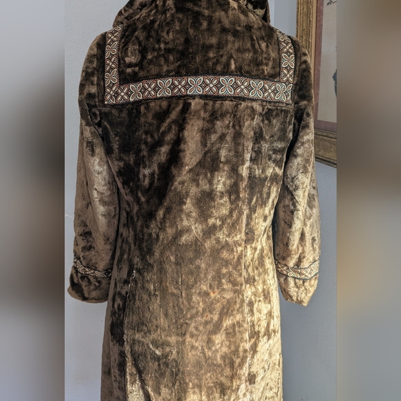 Vintage 1950's Crushed Velvet Ribbon Detail Coat - Picture 13 of 16